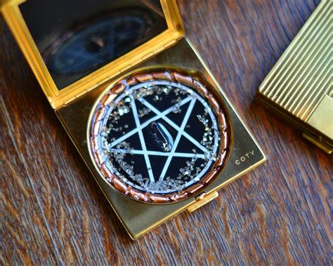 Wiccan divination mirror